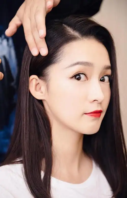 事实证明李沁的村姑脸说透了女演员万年捧不红的真相