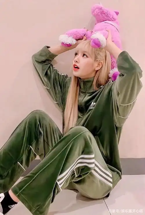 blackpink的lisa:美艳动人,有实力又自律,这样的lisa你喜欢吗