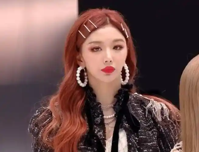 the9采访生图许佳琪黑眼圈重很憔悴而赵小棠翻车更严重