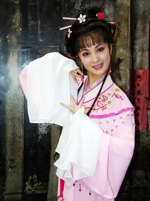 【转载】青年越剧演员裘丹莉