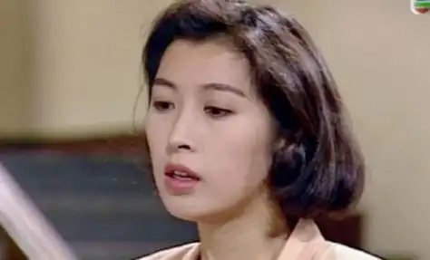 谈及郭蔼明,人们或许首先想到的是"刘青云的妻子"这一身份.