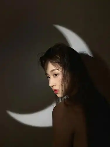 滤镜教程 软件:snapseed 对脸部进行局部调亮