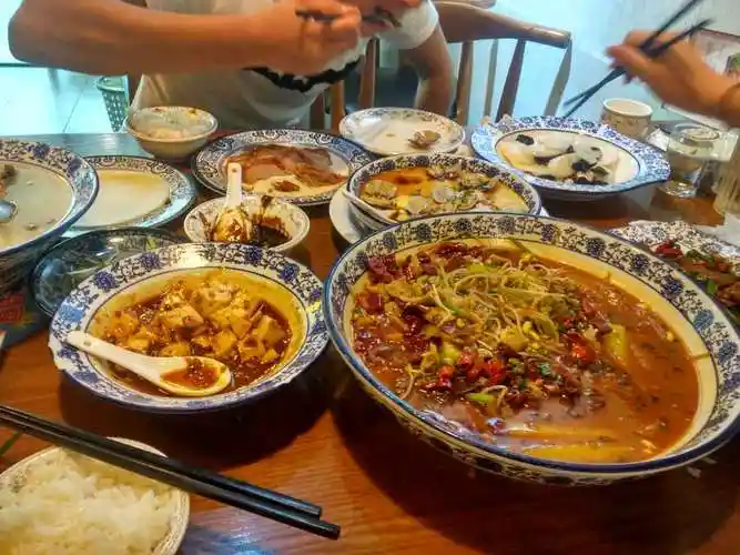 吃饭图片真实(吃饭图片真实手机照片)