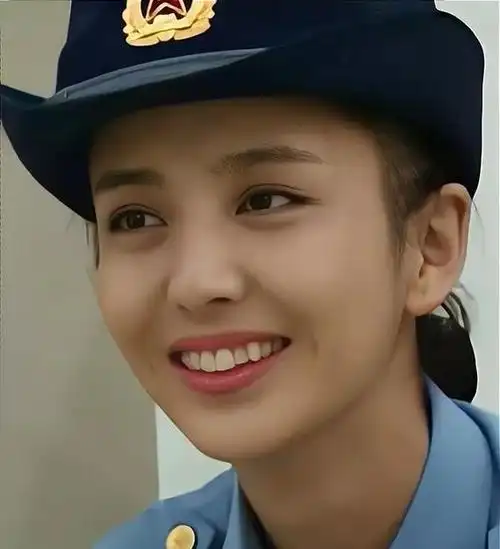 佟丽娅军装照