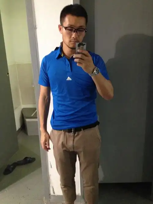 身高起床181,睡觉180,体重155斤左右. 试穿m号.