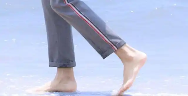 西装"肖战"惹人爱,粉丝却关注到他的"脚",都是加分项!