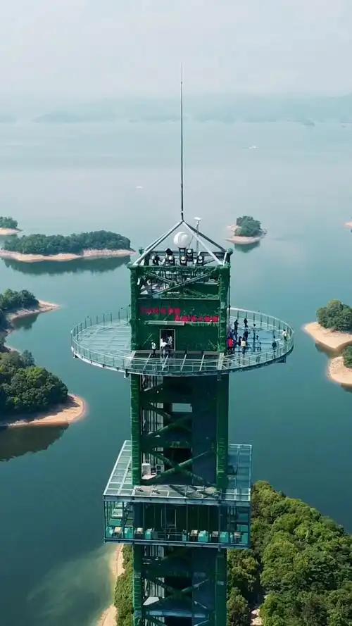 答应我,一定要带她去一次庐山西海玻璃观光塔.