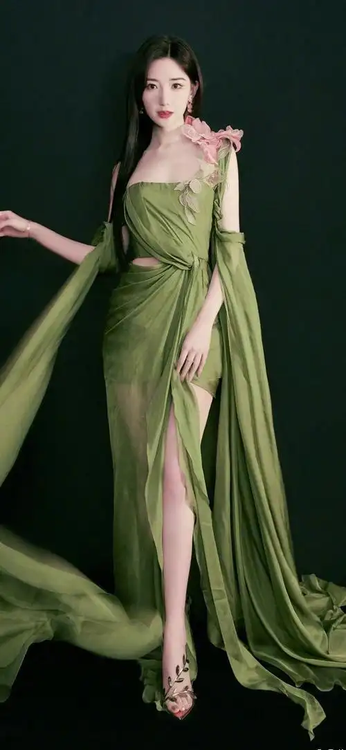 美女系列壁纸第61期,我们迎来了优雅迷人的毛晓彤.