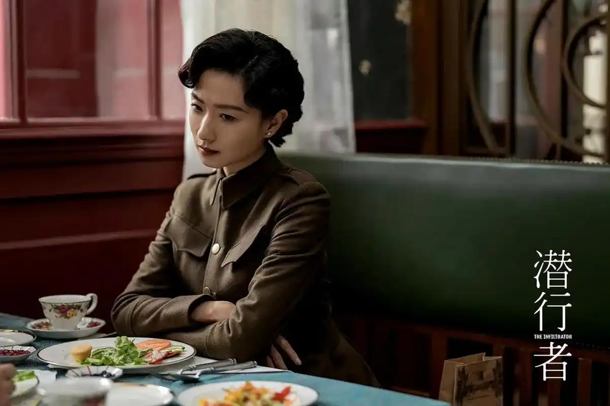谍战片《潜行者》值得一看,万茜演的女特工演得很到位 看了几集,剧情