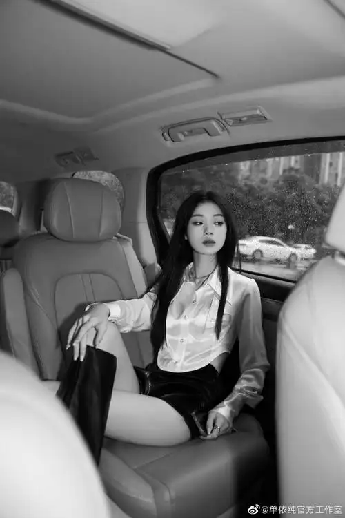 单依纯超话#说唱听我的#用声音中的故事感诉说内心,@单依纯《时光倒叙