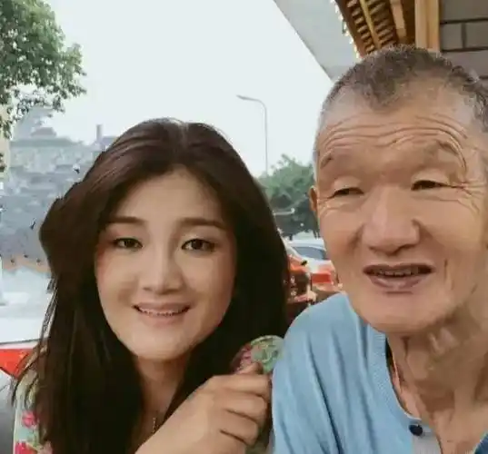 降央卓玛:成名前为了生活东奔西走,成名后爱家人胜过爱自己