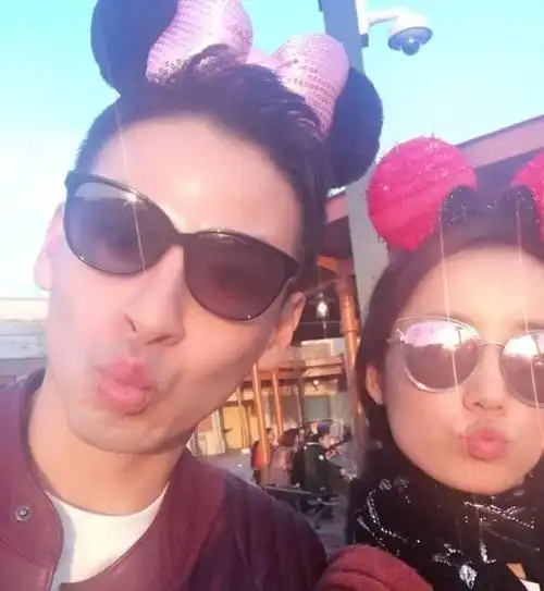 吕一丈夫和美女合伙人暧昧合照亲密隔空表白这异性距离不可吧