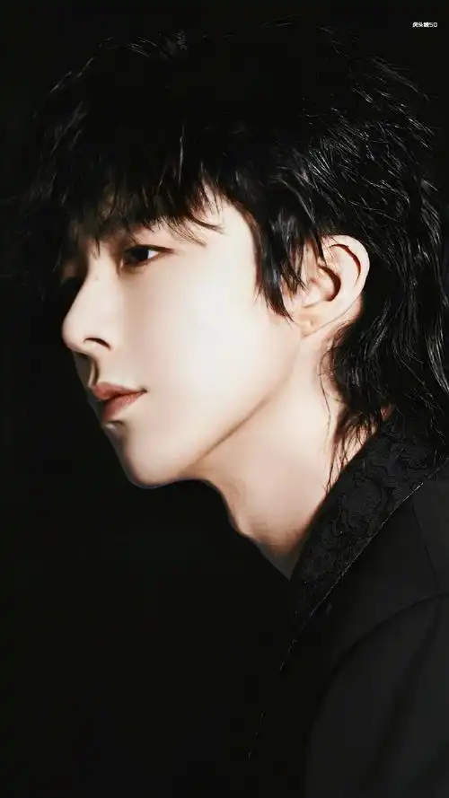 刀削般的脸庞!高挺的鼻梁!绝美的侧颜!@摩登兄弟刘宇宁你是我的星空