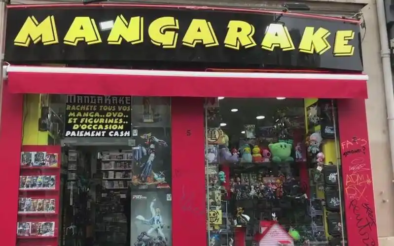 巴黎玩具店游览大量tsume手办收藏火影海贼龙珠死神圣斗士等等应有尽