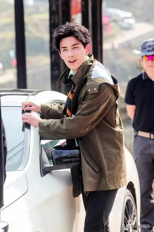 吴磊八卦猛料(网曝新晋爆红小生吴磊疑似恋爱)(12)