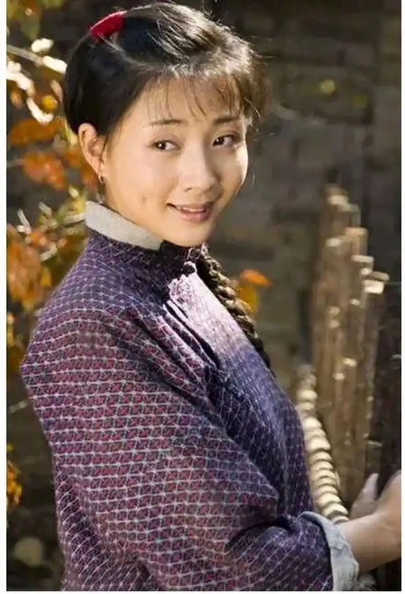 殷桃,知名女演员,有颜值又有演技,她有一对漂亮的酒窝,问她,你知道