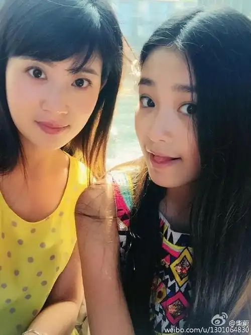 跟妈妈一起合照,柴蔚简直是成熟过头,有点显老了!