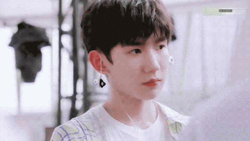 饭制六周年纪录片的王源动图,捕捉每一个美好的瞬间