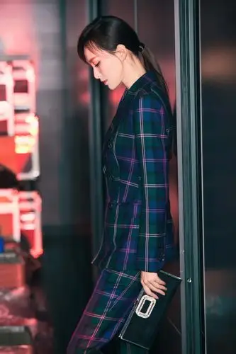 唐嫣西装写真干练有型玩转帅气