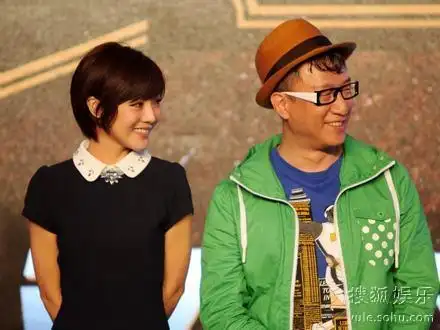 邓家佳遭孙红雷打击报复 发布会现场卖乖