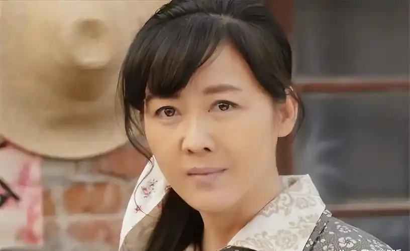 回顾影后李琳遭前夫家暴后离婚二嫁世界冠军过得如何