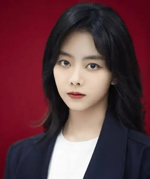 有种"证件照"叫谭松韵,即使没了美颜和滤镜,颜值照样无可挑剔!