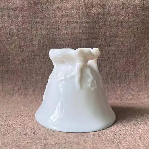 德化窑雕塑仿古折枝梅花杯,与古器对话向古器学习_陶瓷_杯子_瓷器