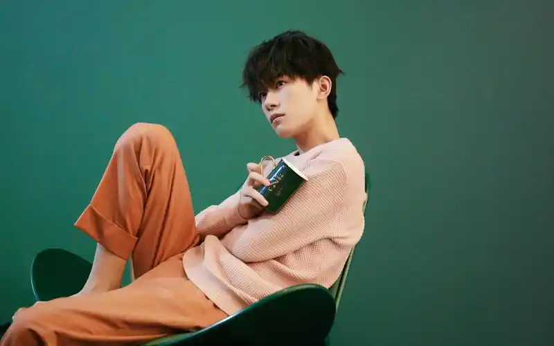 大陆明星,高清,帅气,易烊千玺,小鲜肉,大陆男明星,壁纸,1920x1200