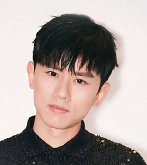 张杰深夜就医!被近3厘米鱼刺卡食道太危险,本人晒照直呼有阴影