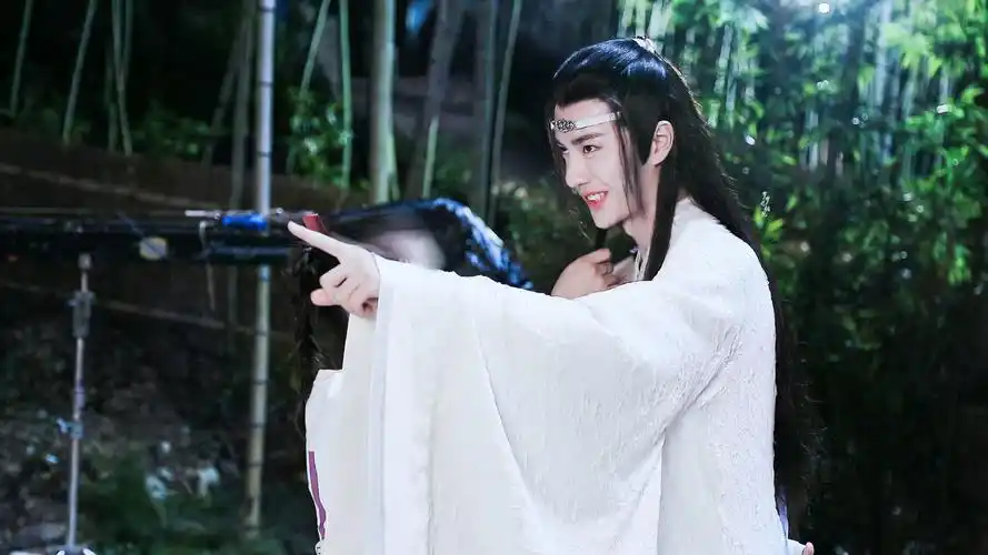 治愈系王一博的括弧笑