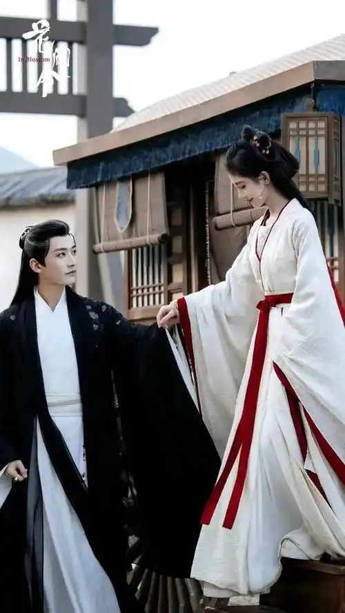 《花间令》刘学义成柔弱外室,衣襟半敞,贴身侍奉鞠婧祎?