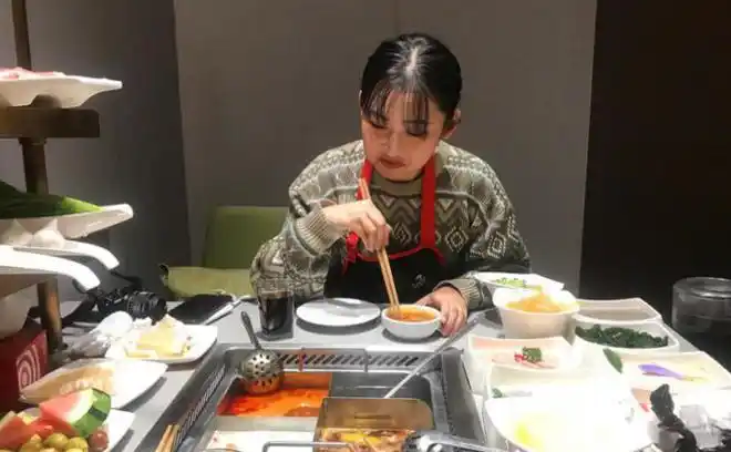 酸笋在南方比较常见,如果一起吃火锅的几个朋友都爱吃,那点一些也无妨