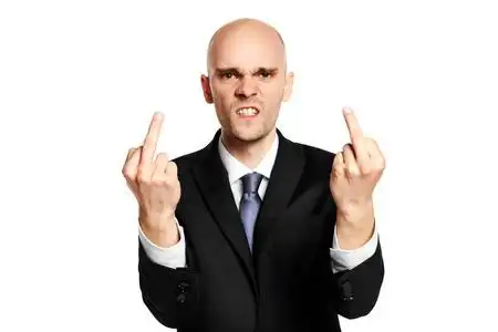 别人像你竖中指图片