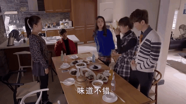 杉杉来了:封腾请杉杉闺蜜吃饭,哪料闺蜜男友反应太绝,手抖不停