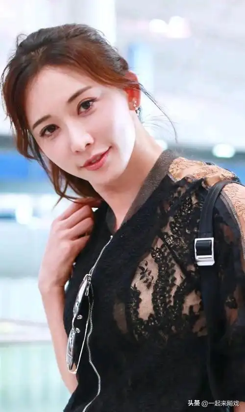 林志玲摇曳生姿身材曲线尽显