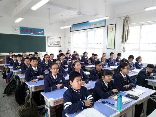 实验中学校服美出新高度