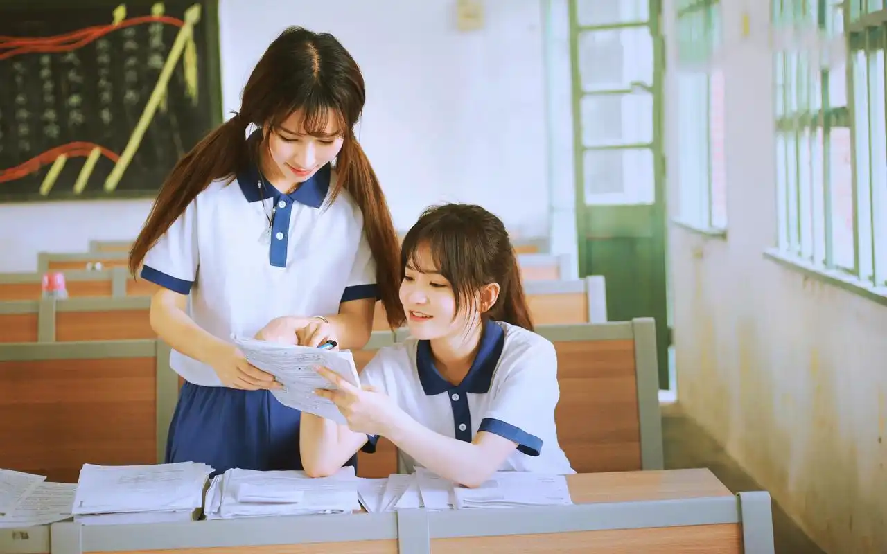 清纯姐妹校园小清新唯美高清壁纸