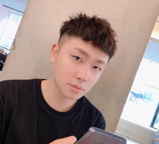 男生两边铲光发型清爽帅气2020夏天这样剪你就是最靓的仔