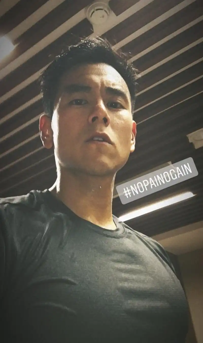 彭于晏 ,  早,  彭·自拍无法停下来才怪·于晏的可爱九宫格.