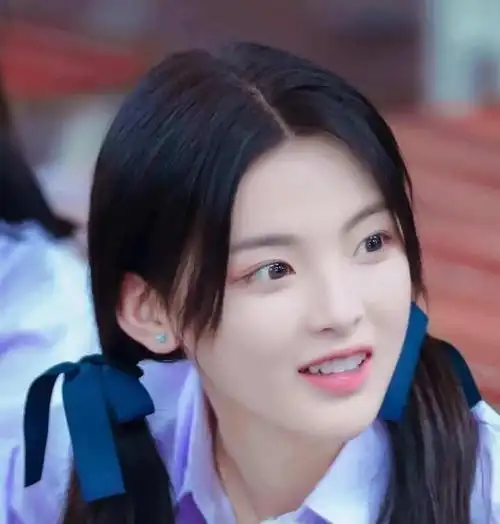 清纯魅力女孩杨超越