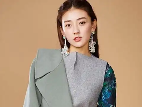 蒲巴甲已经33岁了,年仅24岁的妻子出道四年,就获得如此高的成就