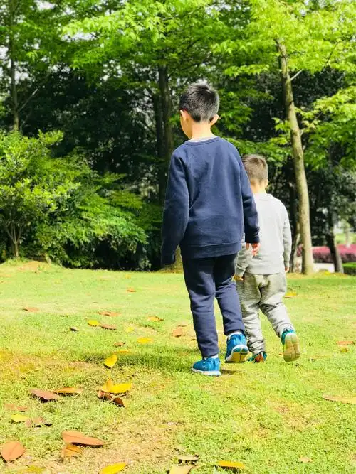 两兄弟的背影也很有爱!