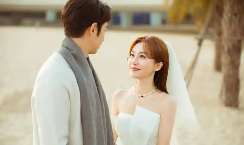 原创如何评价秦岚的长相