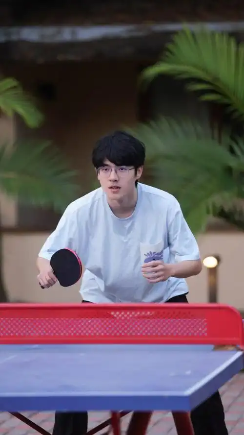 演员刘昊然,儒雅帅气,演技出众,来看帅照