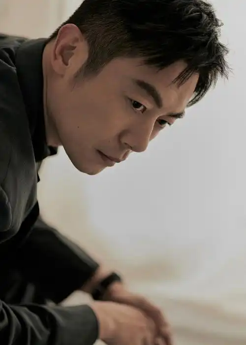 朱亚文华表奖出发##朱亚文国风泼墨氛围出发图#帅的帅的!