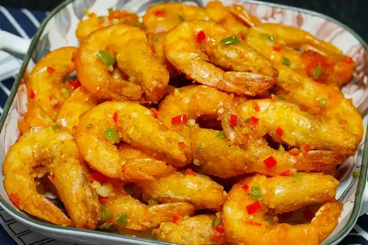 年夜饭硬菜之椒盐虾金黄酥脆椒香入味无敌下酒菜