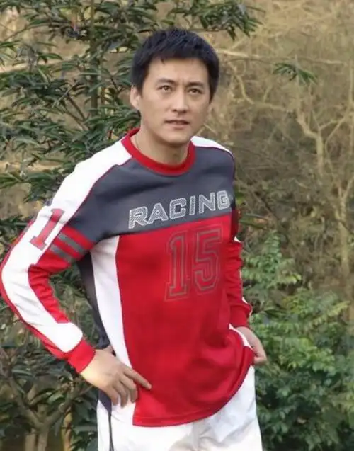 著名演员刘小锋:娶小16岁娇妻,婚后胖若两人,他都经历了什么?