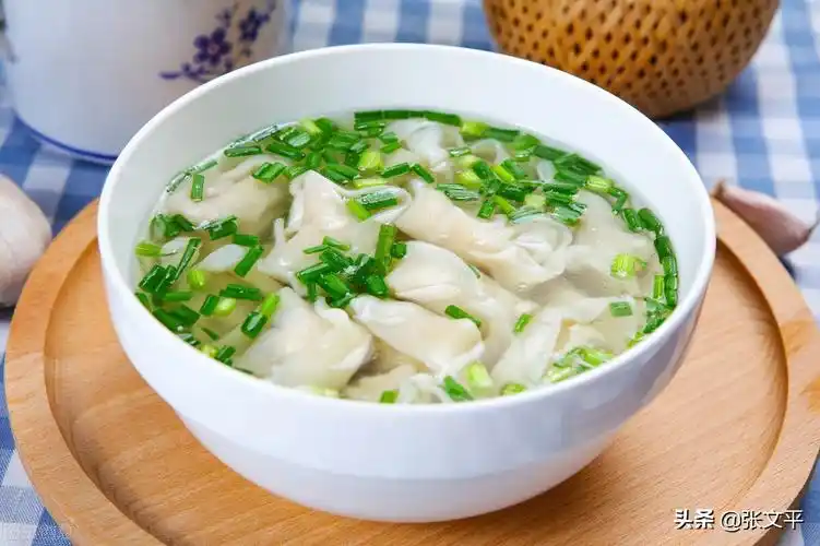 而且据相关出土文物,证明在东汉之前可能就有疑似饺子的实物.