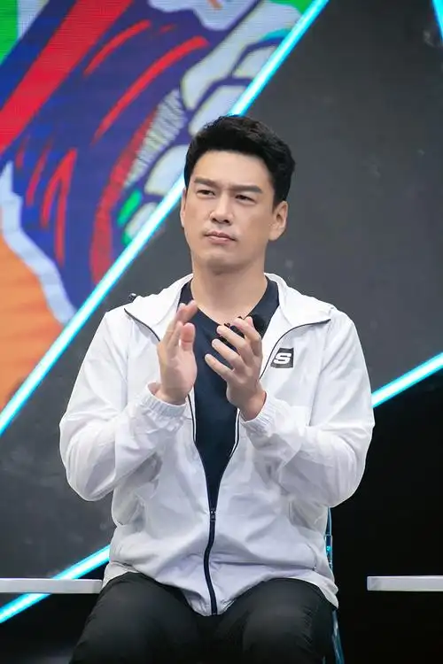 王耀庆综艺频出名场面 话题度飙升再登热点榜|王耀庆|综艺|话题_新浪