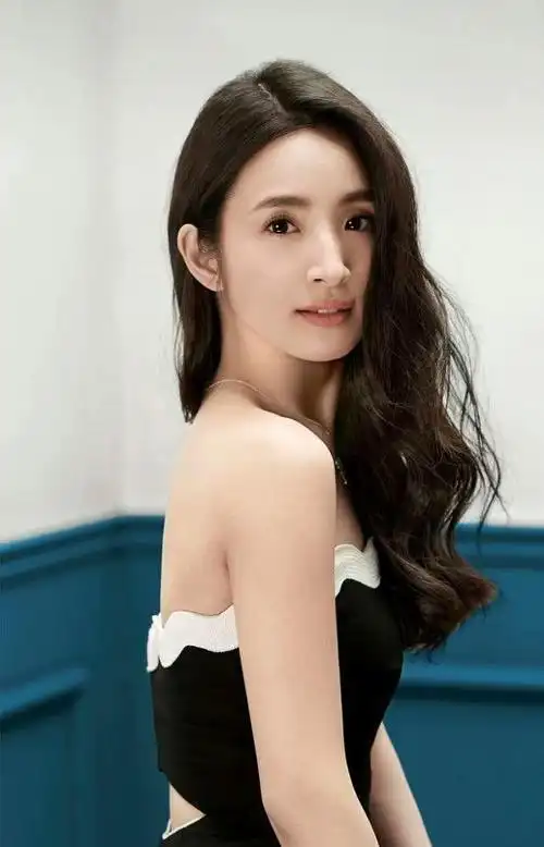 要说台湾偶像剧中最讨喜的女演员,应该还是小个子美女林依晨吧?